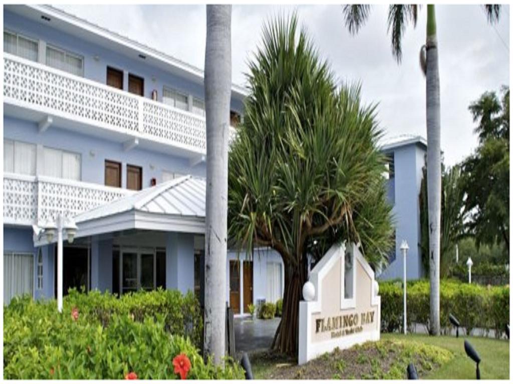Flamingo Bay Hotel & Marina Freeport Bagian luar foto