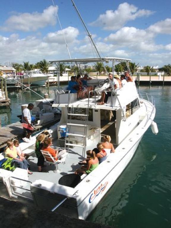 Flamingo Bay Hotel & Marina Freeport Bagian luar foto
