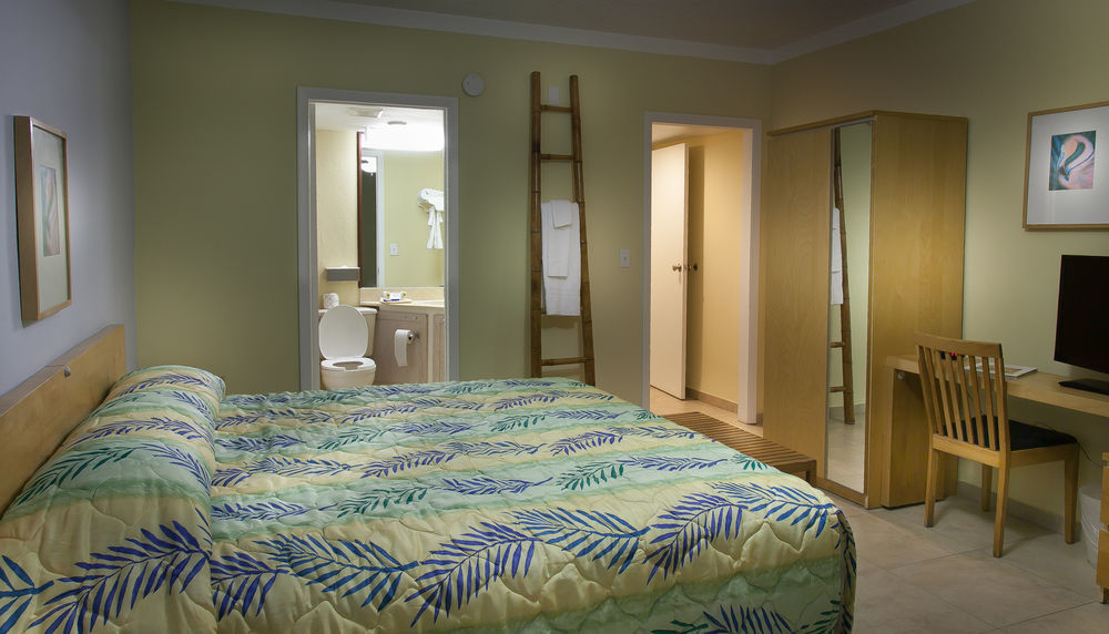 Flamingo Bay Hotel & Marina Freeport Bagian luar foto