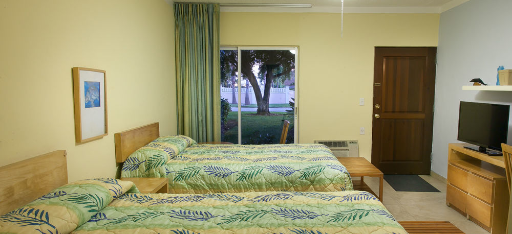 Flamingo Bay Hotel & Marina Freeport Bagian luar foto