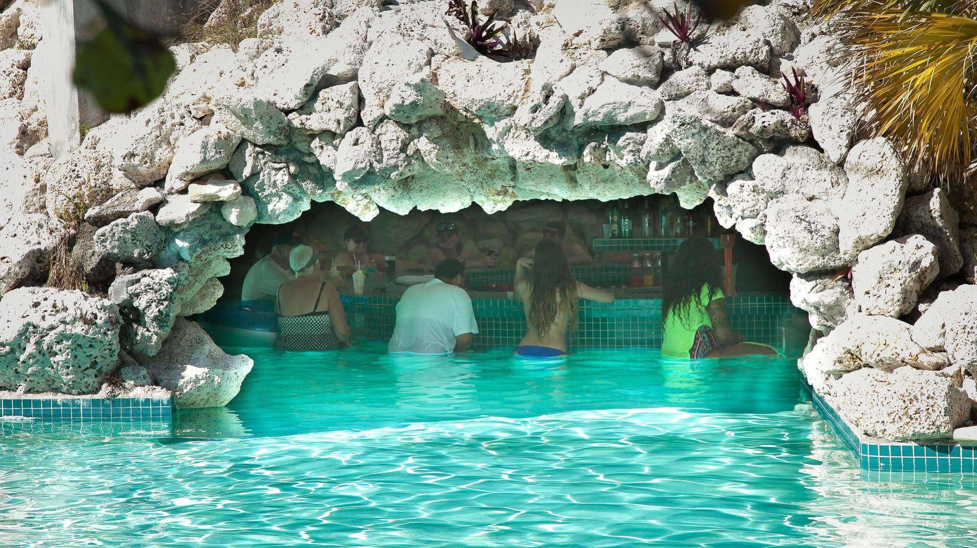 Flamingo Bay Hotel & Marina Freeport Bagian luar foto