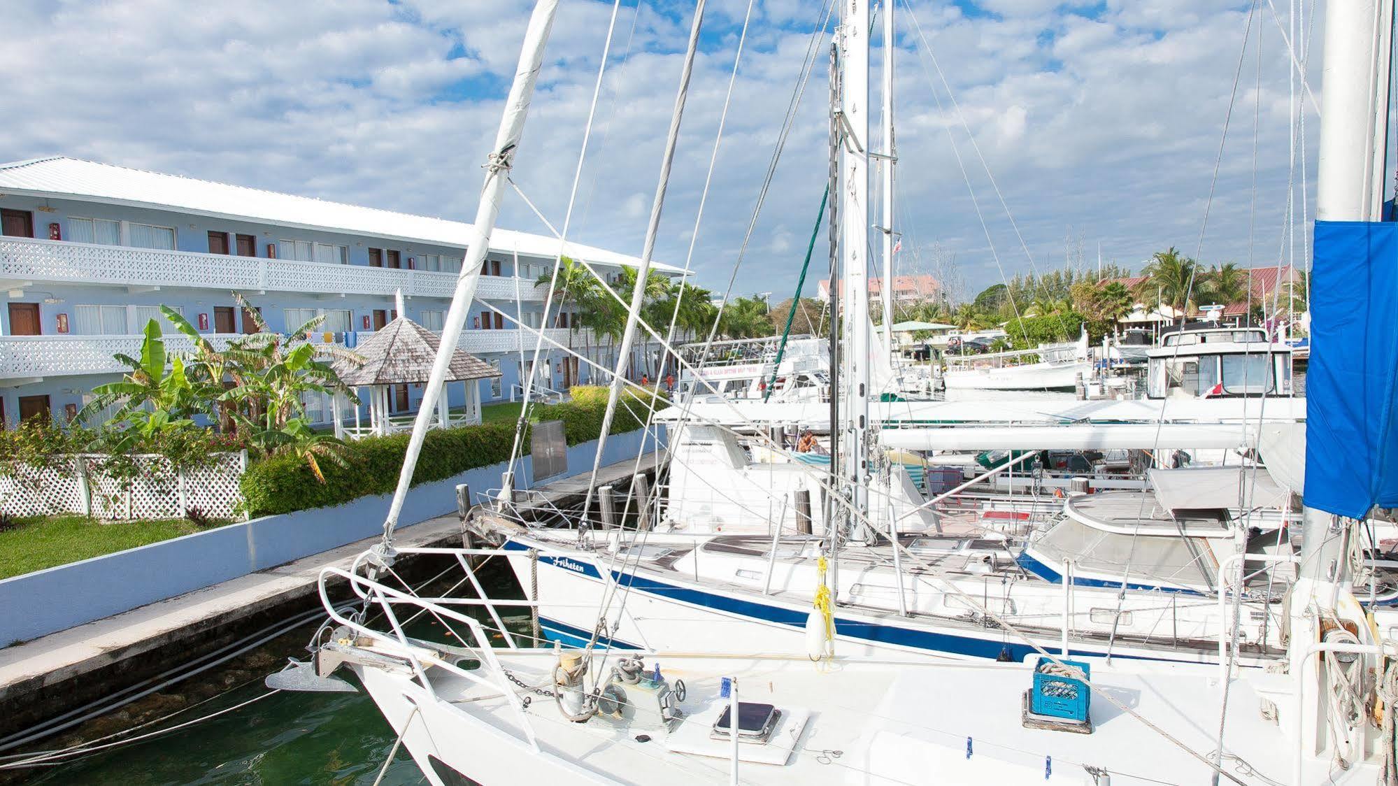 Flamingo Bay Hotel & Marina Freeport Bagian luar foto