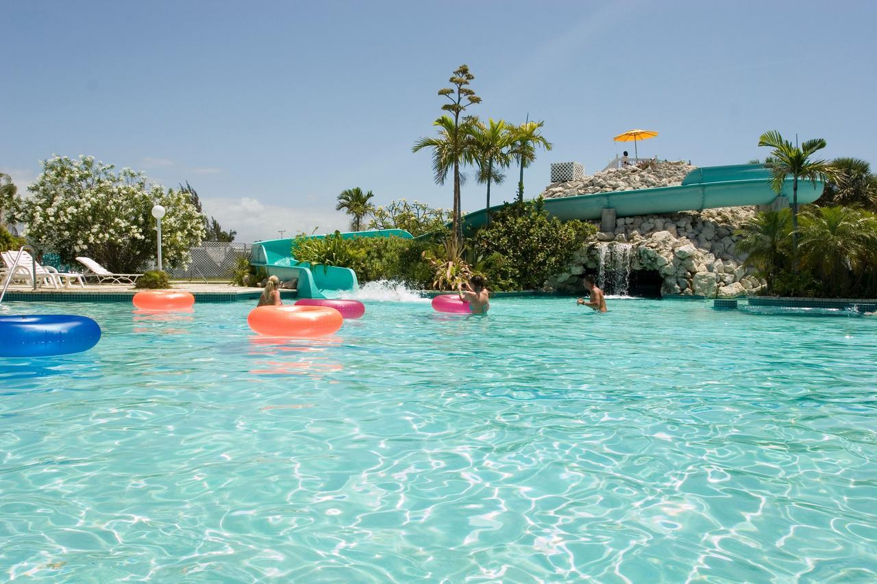 Flamingo Bay Hotel & Marina Freeport Bagian luar foto